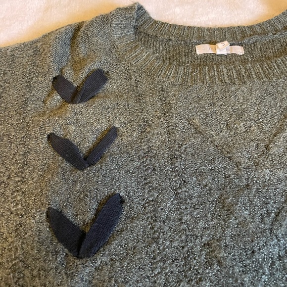 Maurice’s sweater with bow detail - Picture 2 of 4